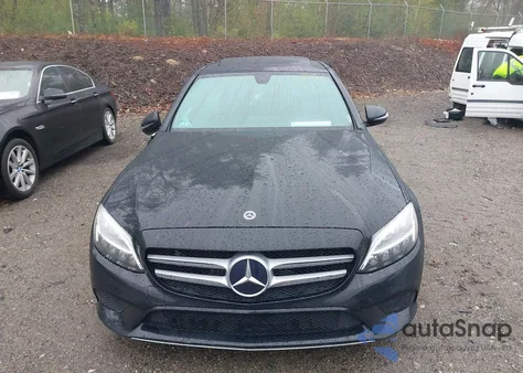 2019 Mercedes-Benz C 300 z USA, uszkodzony, nr VIN 55SWF8DB5KU307749